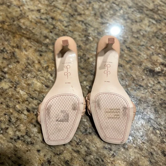 Jessica Simpson Women's Nude slip on kitten heel size 10 - Picture 3 of 7